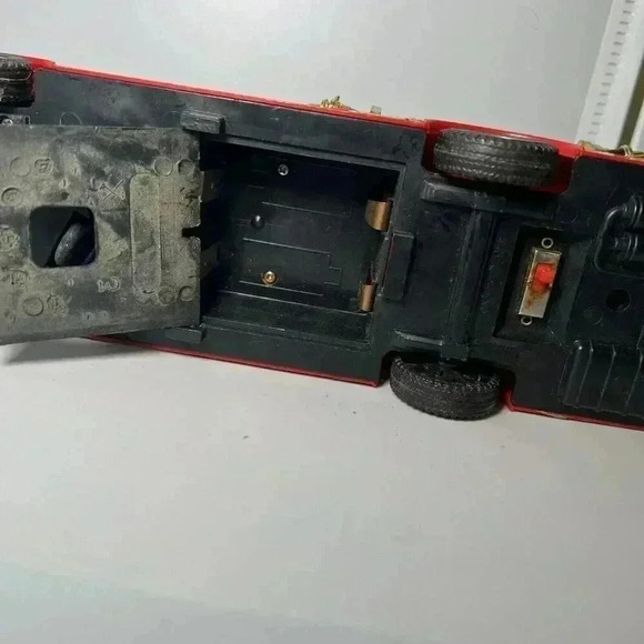 New Bright 1980 Battery Operated Fire Engine Bump N Go Action Works Tested - Picture 2 of 13